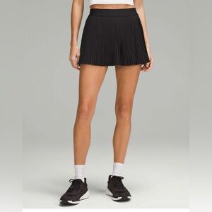 Lululemon Varsity High Rise Tennis Skirt size 6 Like New! Black Pleated